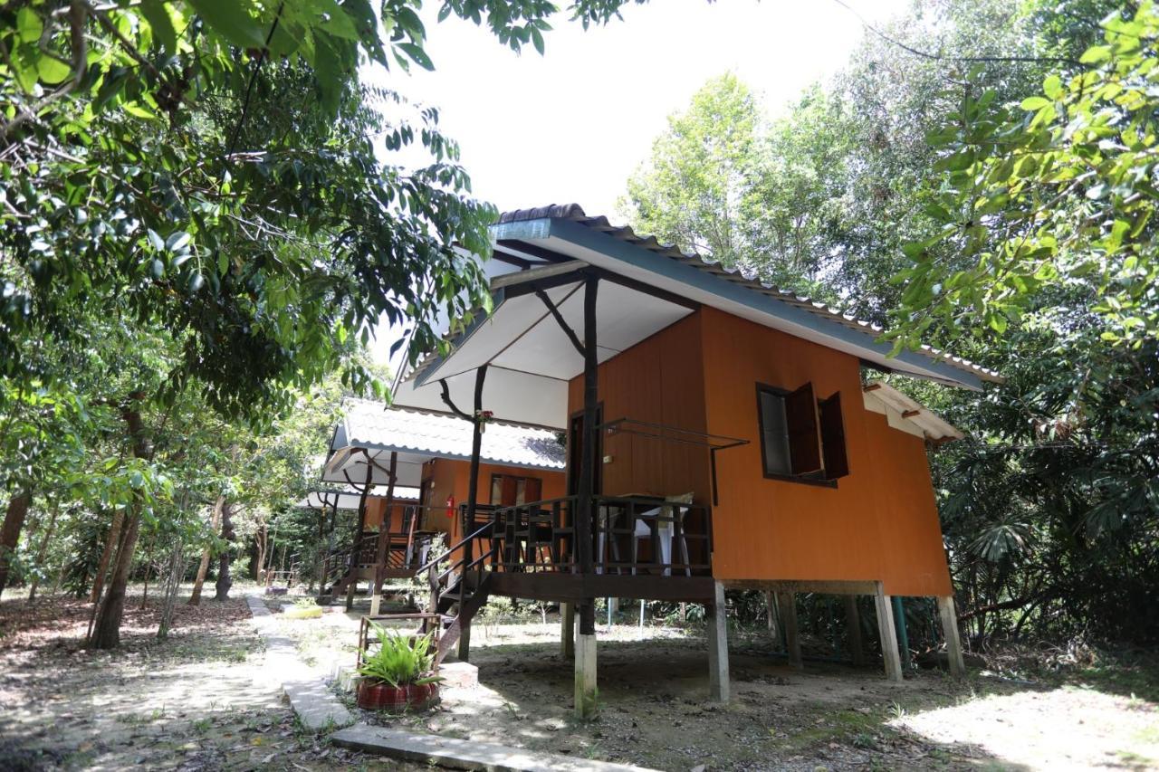Mata Guesthouse Ko Kut Exteriör bild